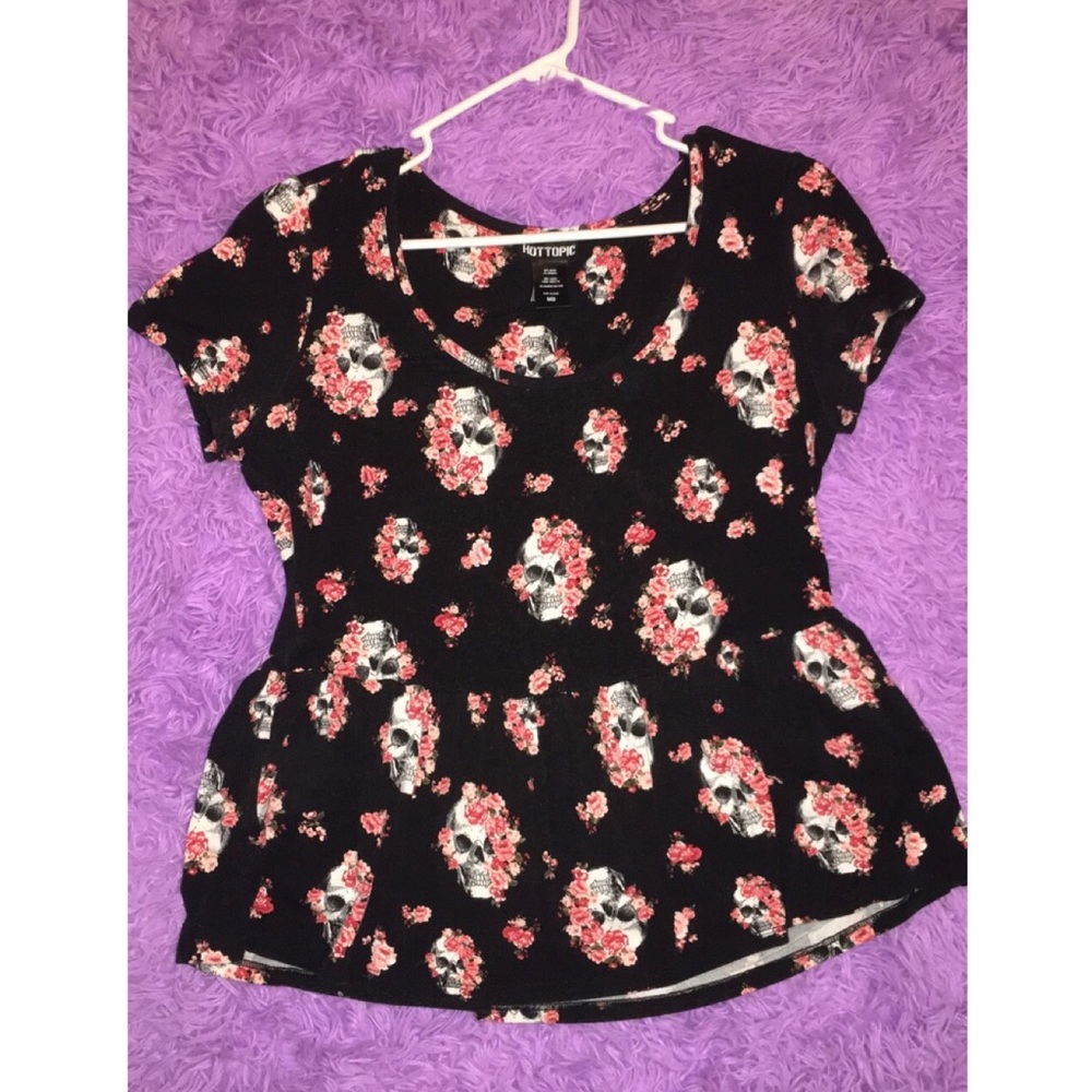A hot topic shirt with skulls and flowers